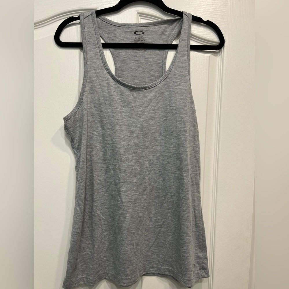 Oakley Tank 🎉